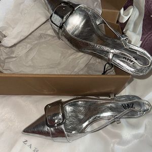 Beautiful brand new kitten heal size US8!